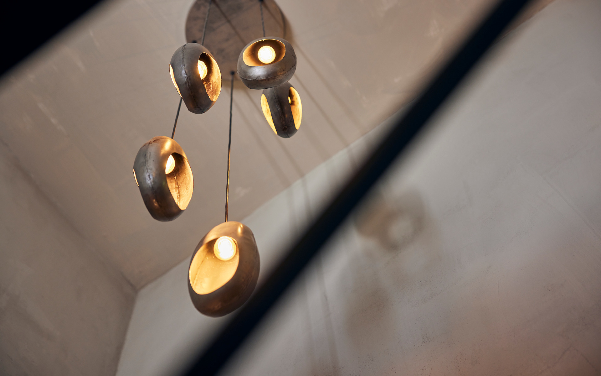 Eva-Maria Pitman Interior Design, Raumgestaltung mit Wabi-Sabi, natürliche Materialien, Licht, Struktur, hochwertige Gestaltung